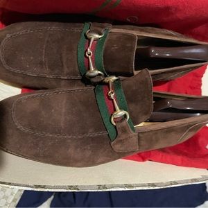 original soles.  n great condition. Original box and nice sleeve.Brown suede.